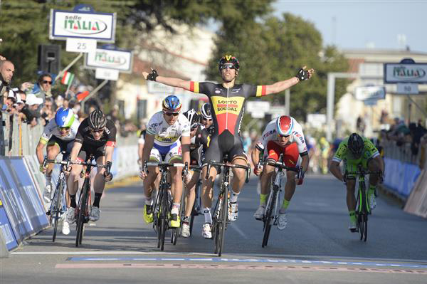 Jens Debusschere wins stage 2